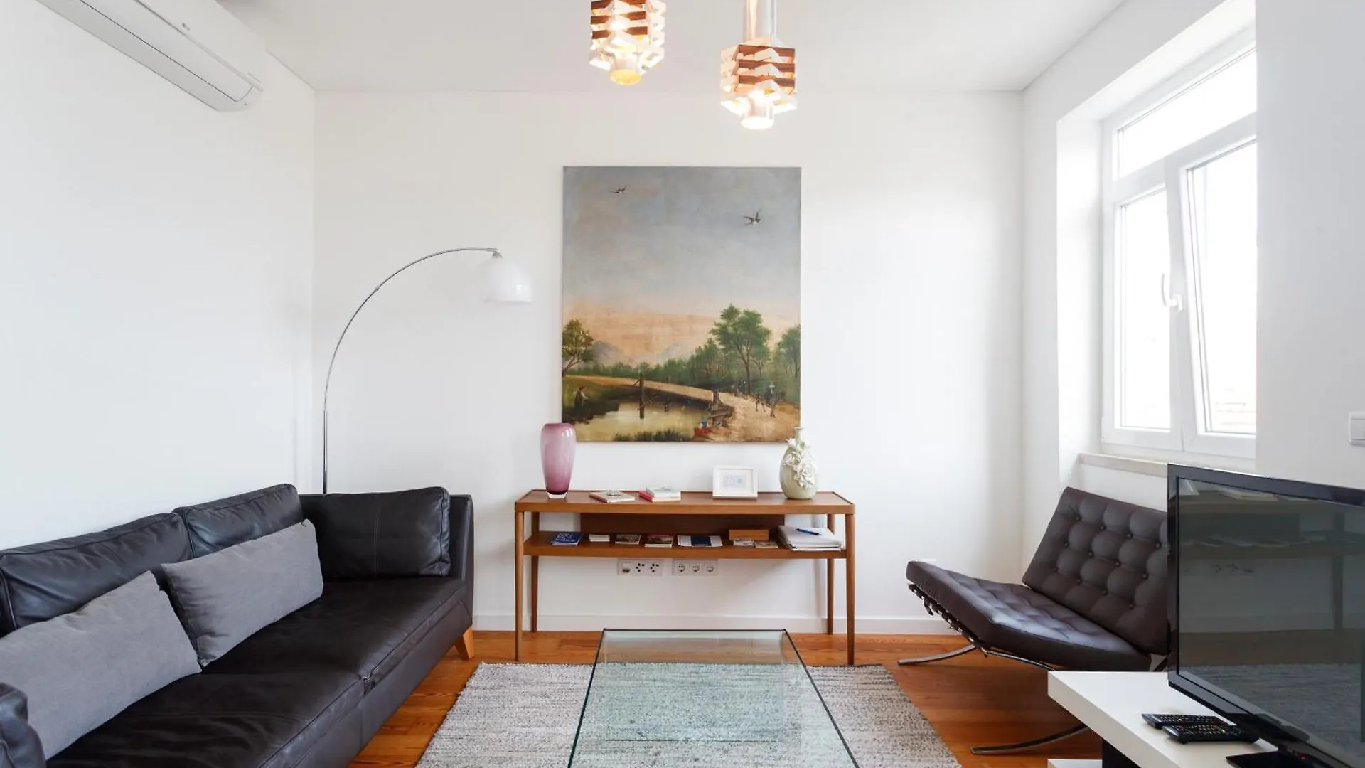 Cortes Apartment In Lisbon Historic Neighborhood