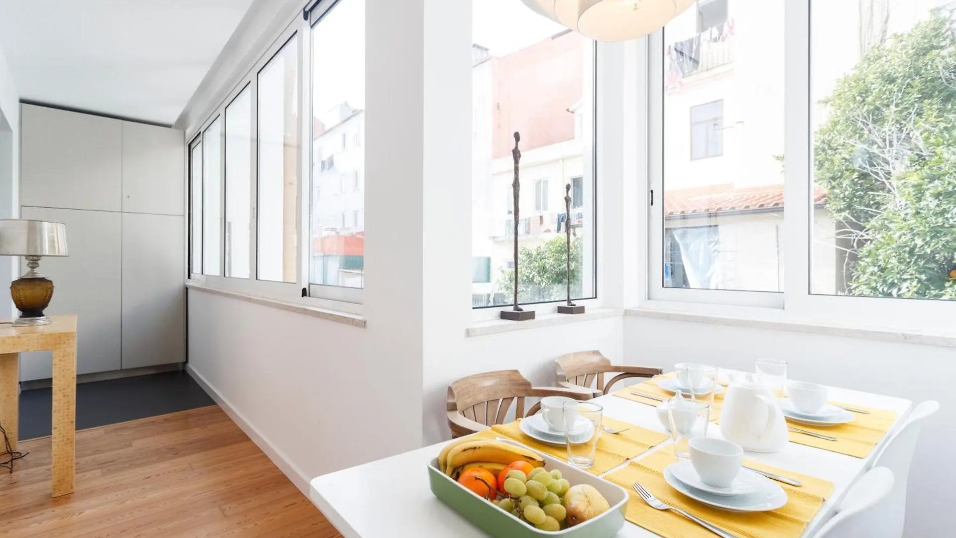 Cortes Apartment In Lisbon Historic Neighborhood
